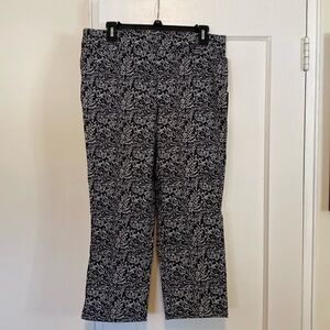 🎀 5/$20 🎀 NWT Adrienne Vittadini Floral Black|White Pattern Pixie Pants …